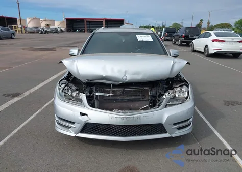 2012 Mercedes-Benz C 250 Sport z USA, uszkodzony, nr VIN WDDGF4HB6CA621094